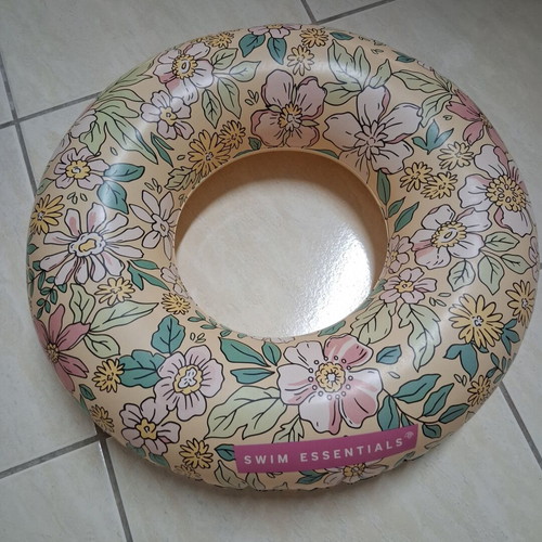 Swim Essentials children's swim ring Blossom with Hot Tuna beach shoes gift