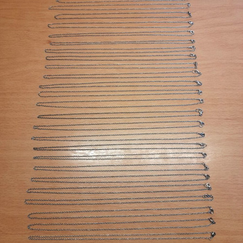 Necklaces with thin chain like new, pack of 25 pieces