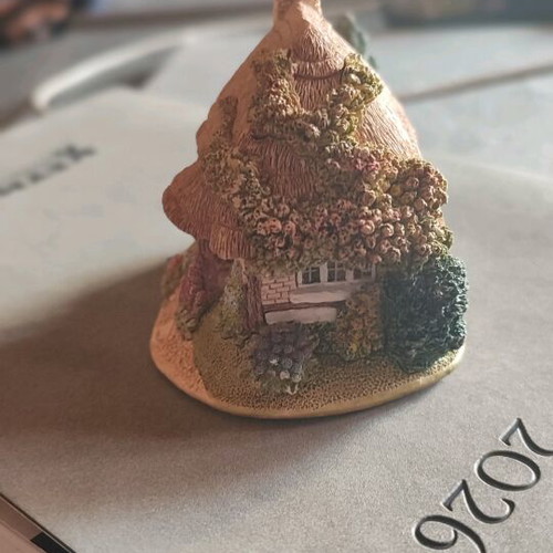 Lady Jane's Cottage collectible from Lilliput Lane series new