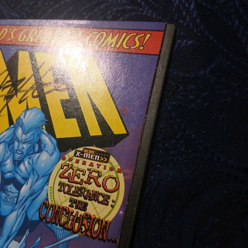 X-Men #69 like new with Carlos Pacheco signature