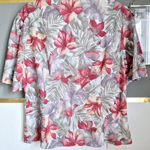 Vintage shirt like new with floral pattern and shoulder pads, size S-M