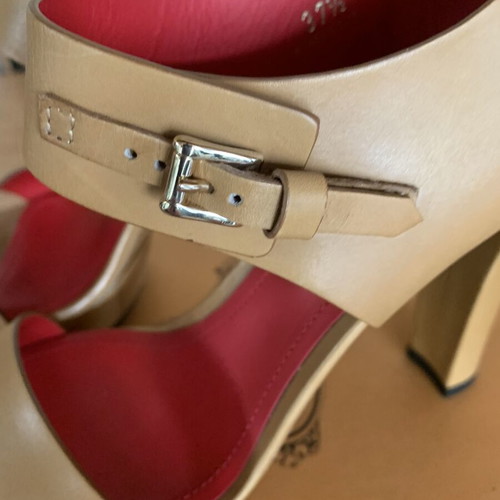 Tod's leather sandals new with red interior details