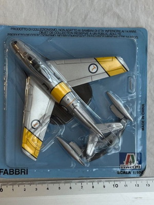 Самолет North American F-86 Sabre комплект Italeri 1:100 нов