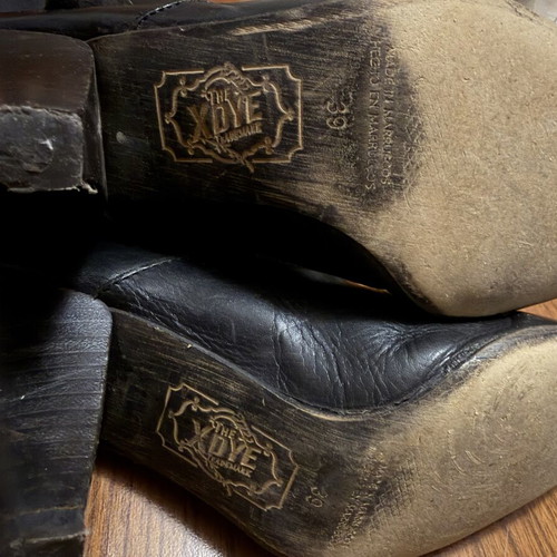 The Xdye Trademark black leather boots size 39 used