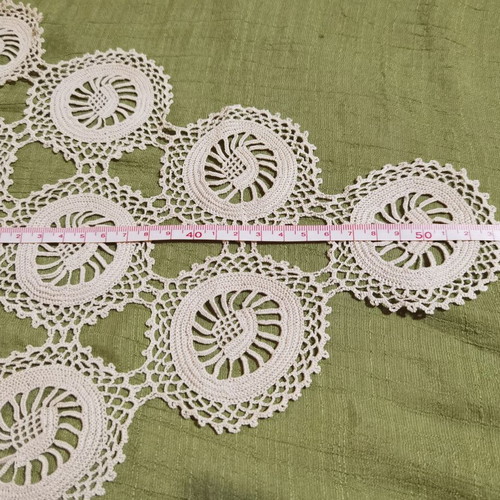 Crochet square placemat like new, size 23/31.5 cm