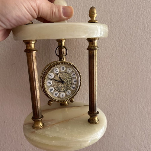 Vintage Europa Table Clock 2 Jewels, like new, onyx base