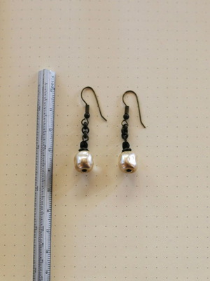 Earrings with black stones and pearl used