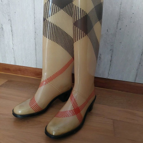 Burberry rain boots like new, size 38, beige multicolor