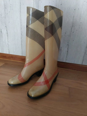 Burberry rain boots like new, size 38, beige multicolor