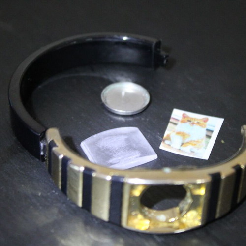 Various women's jewelry