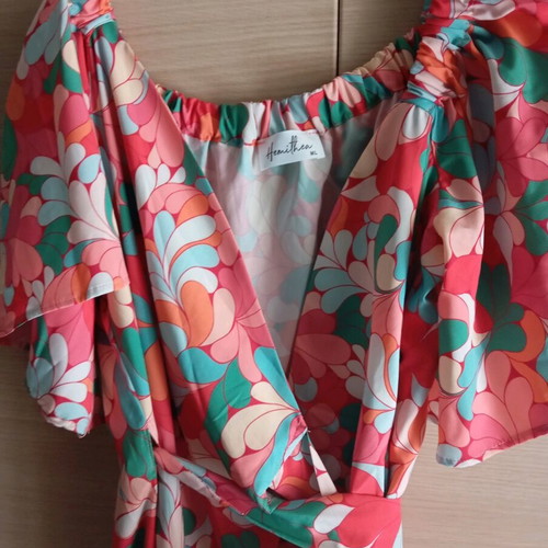 Hemithea dress M/L like new, colorful, long with belt and off-shoulder sleeves