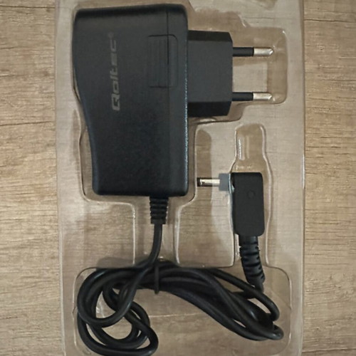 Universal AC Adapter 10W 5V 2A 1.4M new Qoltec