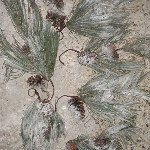 Christmas branches like new, pack of 8, snowy with pine cones