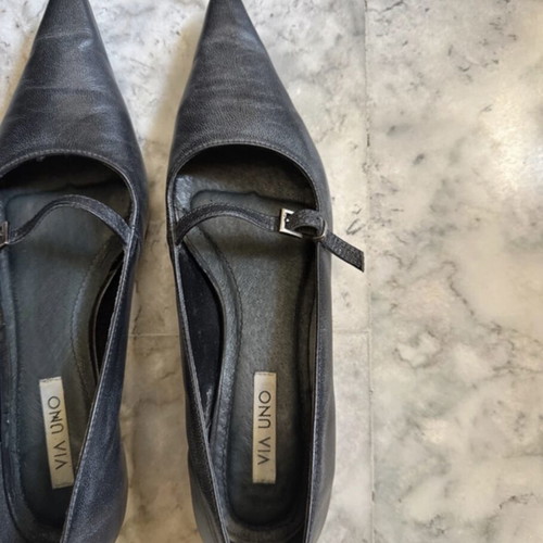 Via Uno Black Low Heel Pointed Mary Janes like new