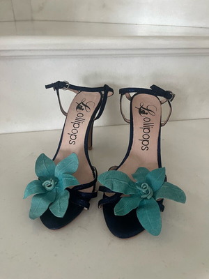 Sandals size 38 like new, blue fabric with suede flower
