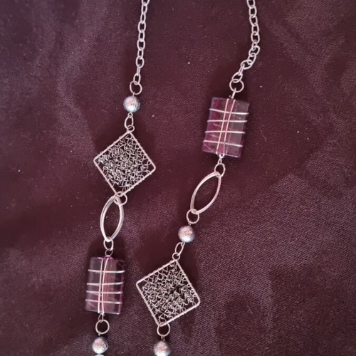 Necklace like new, very impressive design