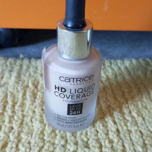 Catrice HD Liquid Coverage foundation like new, shade 030 sand beige