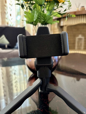 Mobile Tripod like new, suitable for selfies and videos