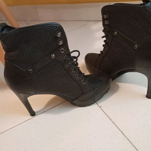 Calvin Klein boots like new, narrow fit, size 37, black