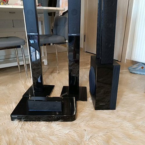 Samsung J5150 Home Cinema 5.1 like new with Blu-ray DVD and FM radio