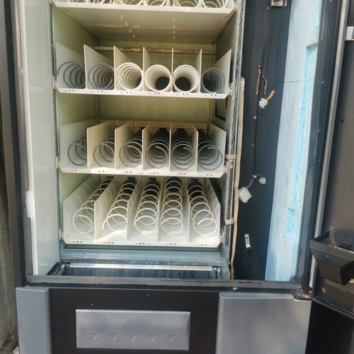 GPE DRX 30 snack vending machine with internal storage
