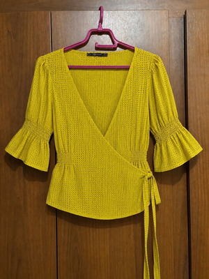 Raxevsky blouse like new, yellow, size L with wrap design