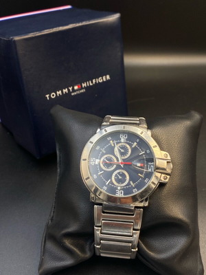 Tommy Hilfiger F90268 men's watch with blue dial, like new