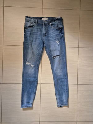 Ανδρικό τζιν Pull & Bear μπλε με σκισίματα σαν καινούργιο, μέγεθος L