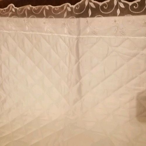 Bridal quilt new with carrying case, 240x270 cm