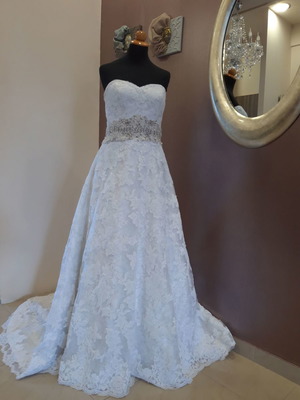 Wedding dress MD 9700 new with beautiful lace, size 12