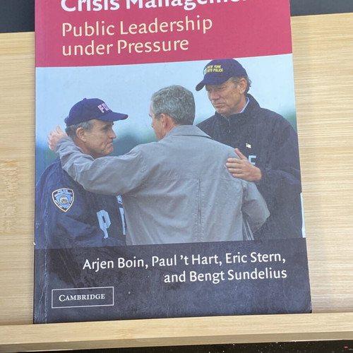 The Politics of Crisis Management book like new, English