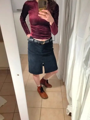 Black velvet pencil skirt like new, size M/L