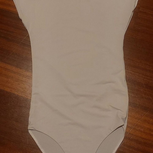 Bershka white short-sleeve bodysuit like new, size S