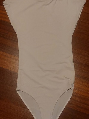 Bershka white short-sleeve bodysuit like new, size S
