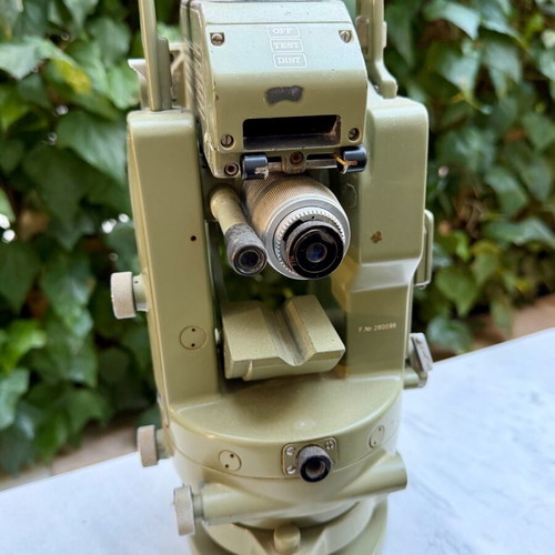 Wild T16 Theodolite used with DI4L accessory collectible