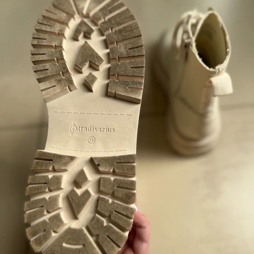 Stradivarius boots size 38 like new, white beige