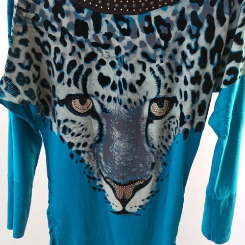 Leopard blouse like new with gold details and brown studs