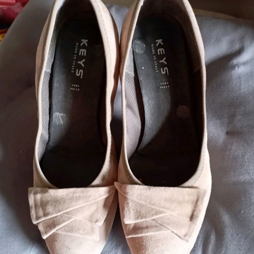 Keys beige leather pumps size 37 used, soft suede, 7 cm heel