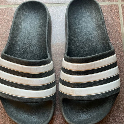 Girls' shoes size 33 used, Nike white boots, denim Zara with strass, adilette