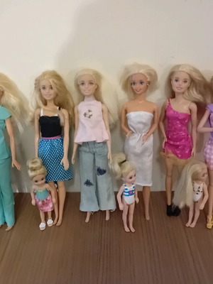 Barbies lot like new in good condition
