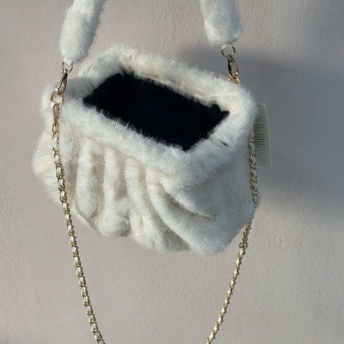 Bag to Bag Handbag new, white fluffy warm
