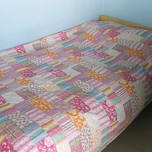 Single bed quilt like new, ideal for spring and autumn
