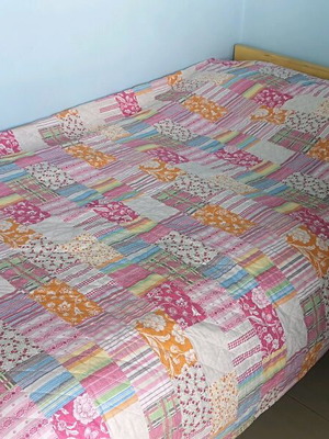 Single bed quilt like new, ideal for spring and autumn