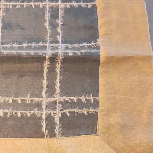 Table runner like new, size 135x47 cm