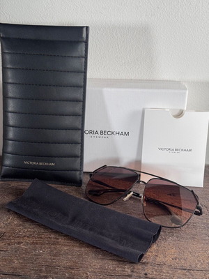 Victoria Beckham VB229S 001 Polarized Sunglasses like new, black