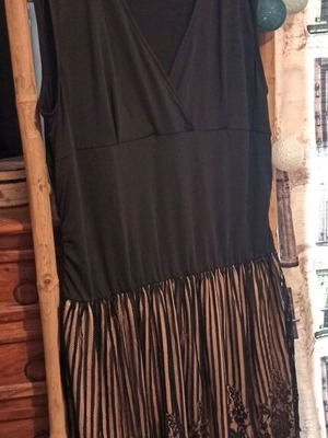 Long dress 5XL new with lace and floral design