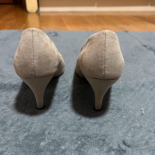 Beige suede pumps with gold studs H&M like new, size 39
