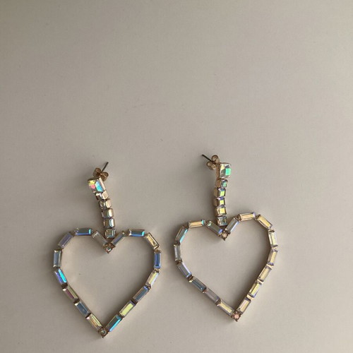 Zara heart-shaped dangling earrings like new with color-changing stones
