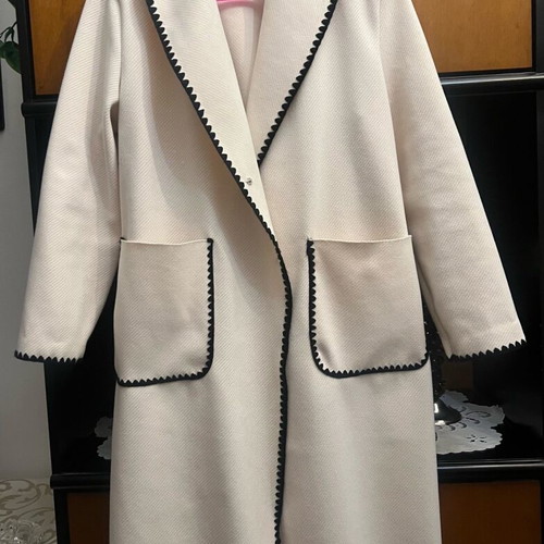 Women's off-white coat like new with belt and pockets