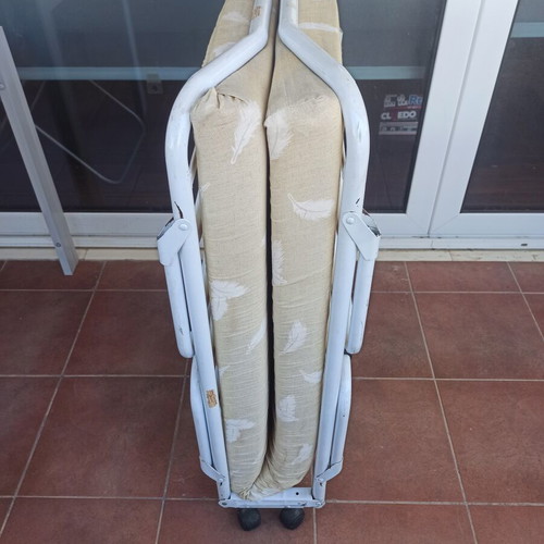 Folding bed with wheels and mattress used, very good condition